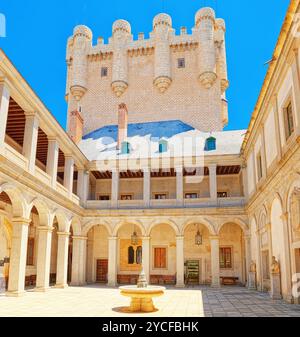 Segovia, Spagna - 07 Giugno 2017 : All'interno di Alcazar of Segovia (letteralmente, Fortezza di Segovia) è un castello situato nell'antica città di Segovia, Spagna. Foto Stock