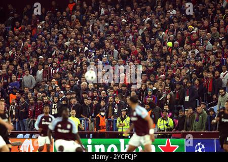 Birmingham, Regno Unito. 22 ottobre 2024. Tifosi bolognesi alla partita Aston Villa vs Bologna UEFA Champions League, a Villa Park, Birmingham, Regno Unito, il 22 ottobre 2024. Crediti: Paul Marriott/Alamy Live News Foto Stock