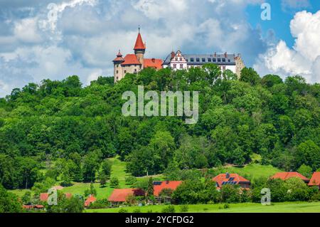 Germania, Turingia, la veste Heldburg era un alto castello medievale in cima alla collina che fu ricostruito come castello in stile rinascimentale nel XVI secolo; la veste è sede del Museo tedesco del castello, aperto nel settembre 2016 Foto Stock