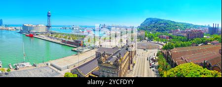 Barcellona, Spagna - 12 Giugno 2017 : Barcellona- capitale dell autonomia della Catalogna. Panorama dal monumento a Cristoforo Colombo sul Barcelon Foto Stock