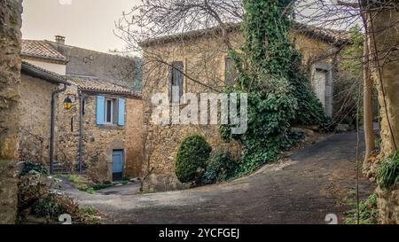 Casa facciata nella frazione di Paguignan. Foto Stock