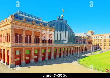 Atocha stazione delle ferrovie in Plaza del Emperador Carlos V (l'imperatore Carlo V Square). La stazione di Atocha, il più grande centro di trasporto della capitale della Spagna Foto Stock