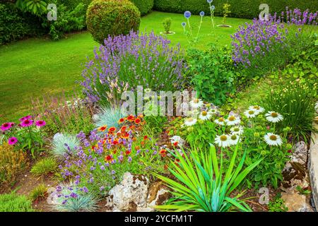 Giardino fiorito nella Franconia centrale Foto Stock