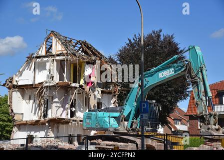 Europa, Germania, regione metropolitana di Amburgo, bassa Sassonia, Distretto di Stade, Buxtehude, città vecchia, demolizione di un edificio residenziale, facciata e timpano Foto Stock