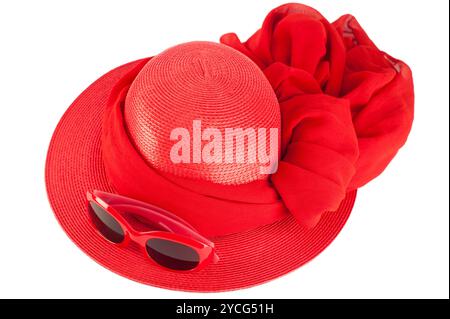 Cappello estivo di paglia rossa da donna, occhiali da sole moderni a Foto Stock