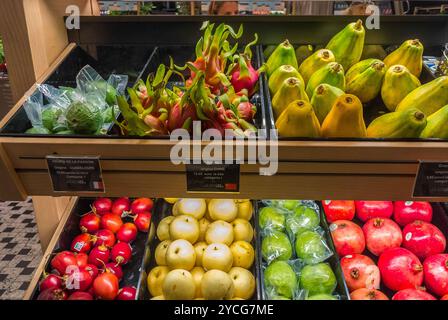 Parigi, Francia, verdura esotica nel lusso di negozi di alimentari nei grandi magazzini francesi, « le Bon Marché", "la grande Epicerie » « Dragon Fruit » (Nashi) Foto Stock