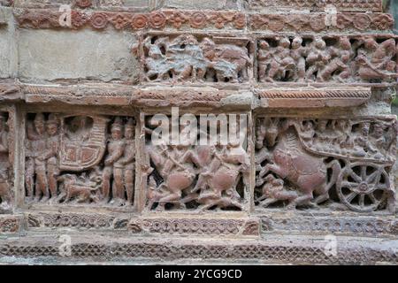 Pannello di terracotta della Jora Mandir. Baidyapur. Burdwan Orientale, Bengala Occidentale, India. Foto Stock