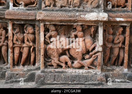 Pannello di terracotta della Jora Mandir. Baidyapur. Burdwan Orientale, Bengala Occidentale, India. Foto Stock