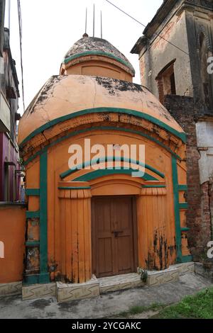 Un Aatchala Shiva Mandir. Baidyapur, Burdwan Orientale, Bengala Occidentale, India. Foto Stock