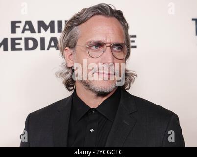 Fede Álvarez arriva alla quarta celebrazione annuale del cinema e della televisione latino della Critics Choice Association, tenutasi presso il Teatro Egizio di Hollywood, CA, martedì, 22 ottobre 2024. (Foto di Sthanlee B. Mirador/Sipa USA) Foto Stock