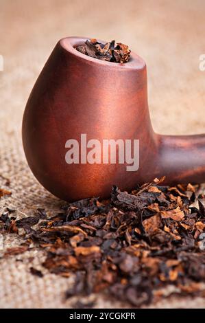 Macro di pipa da fumo e tabacco Foto Stock
