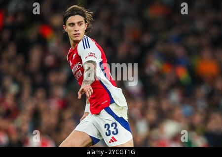 Riccardo Calafiori dell'Arsenal in azione durante la UEFA Champions League, League Stage Arsenal vs FC Shakhtar Donetsk all'Emirates Stadium, Londra, Regno Unito, 22 ottobre 2024 (foto di Izzy Poles/News Images) Foto Stock