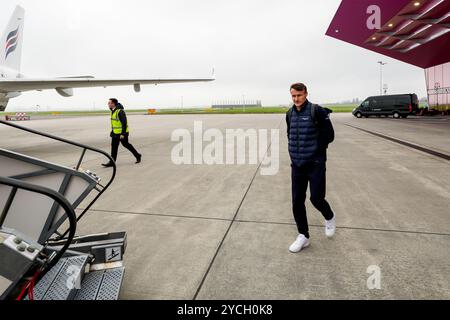 Amsterdam, Paesi Bassi. 23 ottobre 2024. AMSTERDAM, PAESI BASSI - 23 OTTOBRE: Peer Koopmeiners dell'AZ Alkmaar davanti alla partita UEFA Europa League 2024/25 di fase MD3 contro il Tottenham Hotspur a Schiphol il 23 ottobre 2024 ad Amsterdam, Paesi Bassi. (Foto di ed van de Pol/Orange Pictures) credito: Orange Pics BV/Alamy Live News Foto Stock