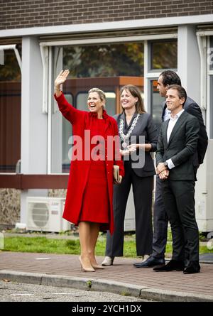 ALKMAAR - 23/10/2024, la Regina Maxima arriva per la sua visita di lavoro al Noordwest Hospital Group. Il tema della visita è il futuro dell'assistenza, che comprende un'attenzione particolare alla cooperazione regionale e all'uso della tecnologia per ridurre gli oneri amministrativi e migliorare le cure. ANP SEM VAN DER WAL netherlands Out - belgio Out Foto Stock