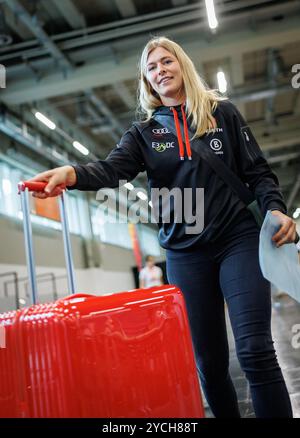 Norimberga, Germania. 23 ottobre 2024. La nutrizionista Helena Engel alla cerimonia ufficiale di vestizione per atleti e allenatori della Associazione tedesca di Sci (DSV) prima dell'inizio della stagione. Crediti: Daniel Karmann/dpa/Alamy Live News Foto Stock