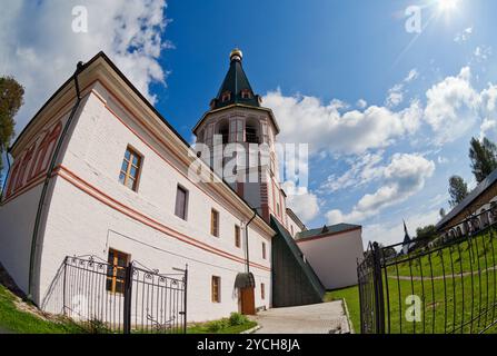 Chiesa ortodossa russa. Iversky monastero a Valday, Russia Foto Stock