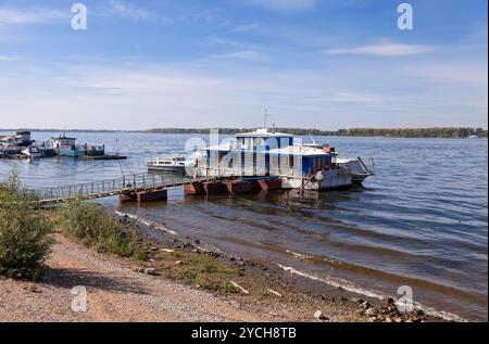 Piccolo molo sul fiume Volga a Samara, Russia Foto Stock
