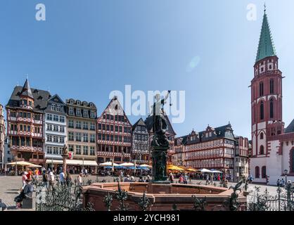 Gerechtigkeitsbrunnen, Justizia, Waage, Römerberg, Altstadt, Fachwerkhäuser, Francoforte sul meno, Assia, Germania, Europa Foto Stock