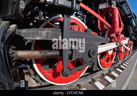 Vecchia locomotiva a vapore ruota e i dettagli delle aste Foto Stock