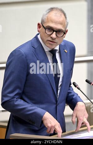 Bruxelles, Belgio. 23 ottobre 2024. Il Ministro fiammingo Matthias Diependaele nella foto, mercoledì 23 ottobre 2024, durante una sessione plenaria del Parlamento fiammingo a Bruxelles. BELGA FOTO DIRK WAEM credito: Belga News Agency/Alamy Live News Foto Stock