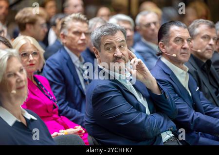 Katja Wildermuth, Intendantin Bayerischer Rundfunk der bayerische Ministerpraesident Markus Soeder Söder, CSU Philipp Welte, Vorstandsvorsitzender Medienverband der freien Presse MVFP und Markus Breitenecker, Geschaeftsfuehrer der Sendergruppe ProSieben/Sat1/Puls 4-Oesterreich v.li waeben 23.10.2024 in Medientage. Die Medientage Muenchen sind ein jaehrlich stattfindender Kongress der Kommunikationsbranche mit angeschlossener Messe. SOLO PER USO EDITORIALE *** Katja Wildermuth, Direttore della Broadcasting Bavarian State Premier Markus Soeder Söder, CSU Philipp Welte, Foto Stock