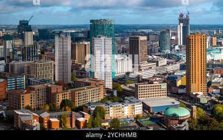 Immagine aerea panoramica dello skyline di Birmingham in autunno Foto Stock