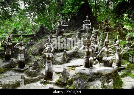 Statua nel Giardino Magico del Buddha. Thailandia Foto Stock