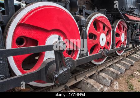 Vecchia locomotiva a vapore ruota e i dettagli delle aste Foto Stock