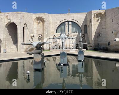 Sculture, il complesso Cascade, il Centro Cafesjian per le Arti, Repubblica d'Armenia. Foto Stock