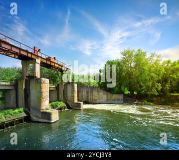 Diga sul fiume Severskiy donec in Ucraina Foto Stock