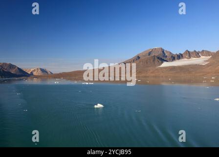 Vista di Krossfjordens nelle Svalbard Foto Stock