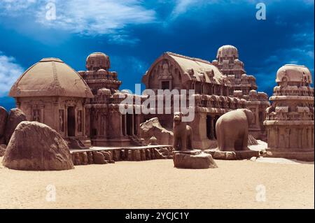 Tempio indù monolitico Panch Rathas. India Foto Stock