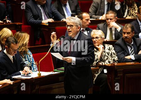 Parigi, Francia. 22 ottobre 2024. Patrick Hetzel, ministro dell'istruzione superiore e della ricerca, interviene durante le domande alla sessione del governo all'Assemblea nazionale, a Parigi. Una sessione settimanale di interrogatori sul governo francese si svolge nell'Assemblea Nazionale al Palais Bourbon. (Immagine di credito: © Telmo Pinto/SOPA Images via ZUMA Press Wire) SOLO PER USO EDITORIALE! Non per USO commerciale! Foto Stock