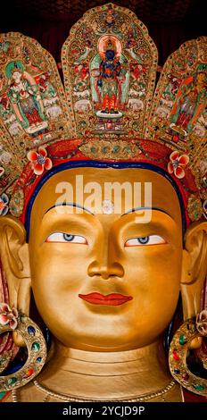 Il Buddha Maitreya grande statua al monastero buddista di Tempio. India, Ladakh, Thiksey Gompa Foto Stock