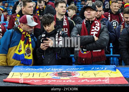 Tifosi dello Sparta Praga durante la UEFA Champions League, fase di Lega Manchester City contro Sparta Praga all'Etihad Stadium, Manchester, Regno Unito, 23 ottobre 2024 (foto di Mark Cosgrove/News Images) Foto Stock