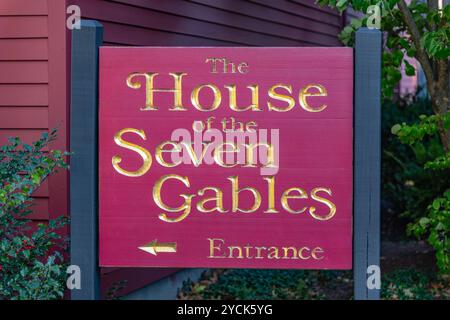 Salem, Massachusetts, Stati Uniti - 21 ottobre 2024: The House of Seven Gables firma durante l'evento annuale Halloween Haunted Happenings in ottobre. Foto Stock