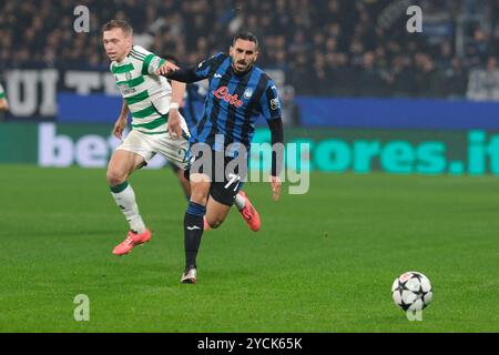 Bergamo, Italia. 23 ottobre 2024. Davide Zappacosta dell'Atalanta BC 1907 in azione durante la fase MD3 della UEFA Champions League 2024/2025 tra l'Atalanta BC e il Celtic FC allo stadio Gewiss il 23 ottobre 2024, Bergamo, Italia. Crediti: Roberto Tommasini/Alamy Live News Foto Stock