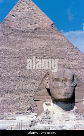 Piramide di Khafre, grande Sfinge di Giza, Cairo, Egitto, settembre 1989 Foto Stock