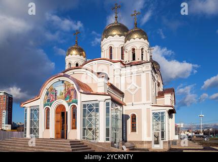 SAMARA, RUSSIA - 9 NOVEMBRE 2013: Il tempio in onore dell'Annunciazione della Beata Vergine Maria il 9 novembre 2013, Samar Foto Stock