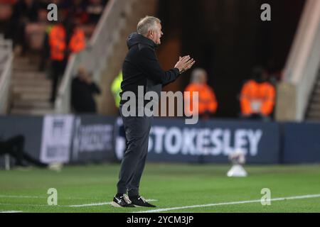 Middlesbrough, Regno Unito. 23 ottobre 2024. Chris Wilder manager dello Sheffield United dà istruzioni alla sua squadra durante la partita del Campionato Sky Bet Middlesbrough vs Sheffield United al Riverside Stadium, Middlesbrough, Regno Unito, 23 ottobre 2024 (foto di Alfie Cosgrove/News Images) a Middlesbrough, Regno Unito, il 23/10/2024. (Foto di Alfie Cosgrove/News Images/Sipa USA) credito: SIPA USA/Alamy Live News Foto Stock