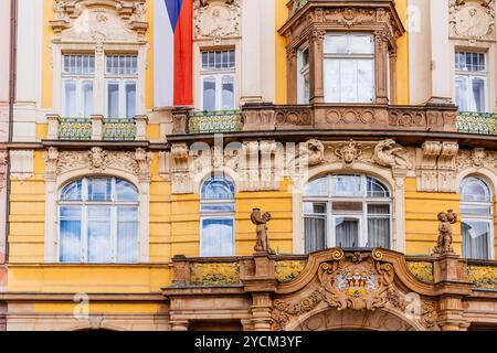 Edificio in stile Art Nouveau, Praga. Ministero dello sviluppo regionale della Repubblica ceca. Ex edificio della compagnia di assicurazioni municipali di Praga. Vecchia T Foto Stock