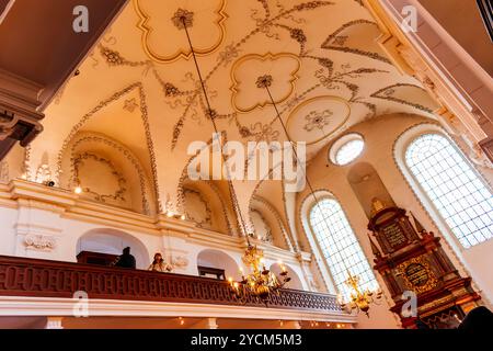 Dettagli soffitto. La sinagoga di chiusa è oggi la più grande sinagoga dell'ex ghetto ebraico di Praga e l'unico esempio di una prima sinagoga barocca Foto Stock