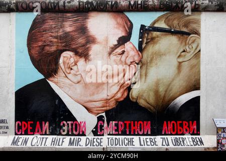 Berlino, Germania - mio Dio, aiutami a sopravvivere a questo amore mortale, dipinto di Dmitri Vrubel visibile nella East Side Gallery sul muro di Berlino Foto Stock