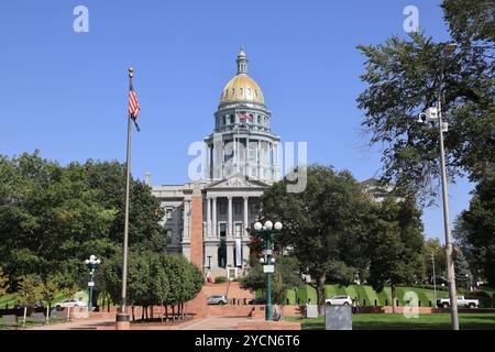 Colorado State Capitol, con la sua suggestiva cupola d'oro, su East Colfax Avenue, nel Civic Centre Park, Denver. Foto Stock