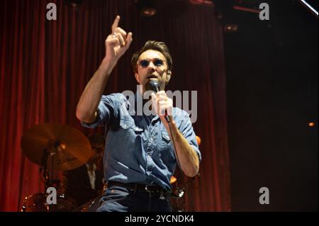 Londra, Regno Unito. 23 ottobre 2024. I vaccini si esibiscono di fronte a una folla esaurita al Roundhouse, nella loro città natale di Londra. Cristina Massei/Alamy Live News Foto Stock