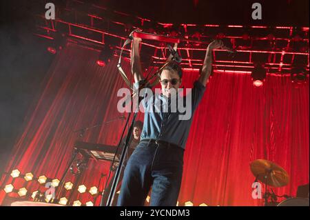 Londra, Regno Unito. 23 ottobre 2024. I vaccini si esibiscono di fronte a una folla esaurita al Roundhouse, nella loro città natale di Londra. Cristina Massei/Alamy Live News Foto Stock