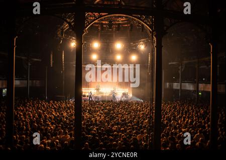 Londra, Regno Unito. 23 ottobre 2024. I vaccini si esibiscono di fronte a una folla esaurita al Roundhouse, nella loro città natale di Londra. Cristina Massei/Alamy Live News Foto Stock