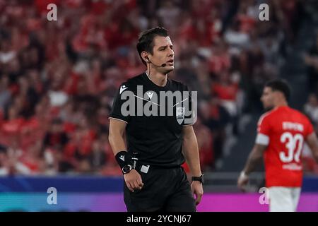 Lisbona, Portogallo. 23 ottobre 2024. Lisbona, Portogallo, 23 ottobre 2024: Arbitro Umut Meler in azione durante la partita di UEFA Champions League tra SL Benfica e Feyenoord all'Estadio da Luz, Lisbona il 23 ottobre 2024 (João Bravo / SPP) credito: SPP Sport Press Photo. /Alamy Live News Foto Stock