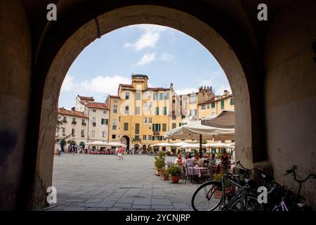 Piazza dell'Anfiteatro, Lucca, Toscana, Italia Foto Stock