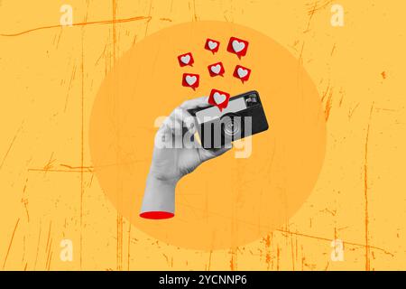 Donna con le mani in mano una fotocamera con icone simili su sfondo giallo Foto Stock